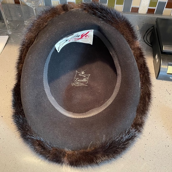 Vintage Mr. John Jr. wool hat with fur trim - Picture 9 of 9